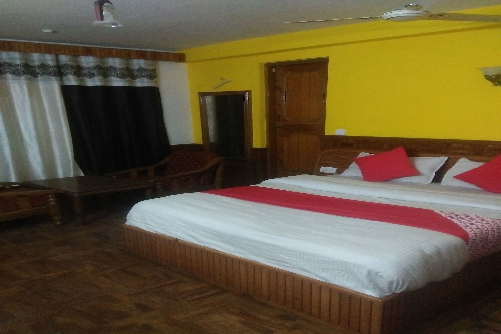Hotel Rajhans Manali Exterior photo