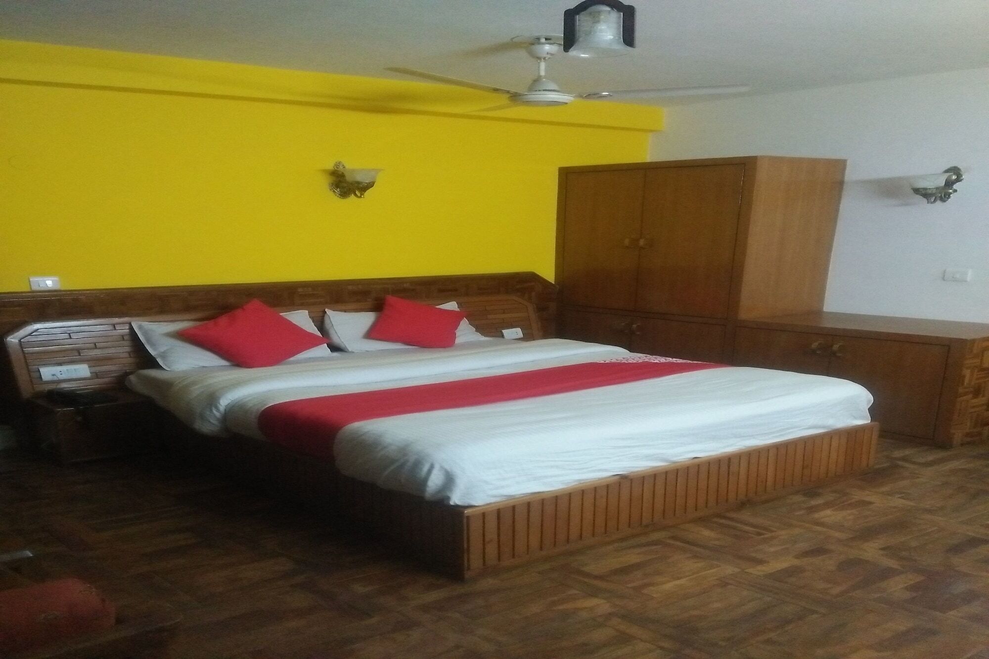 Hotel Rajhans Manali Exterior photo